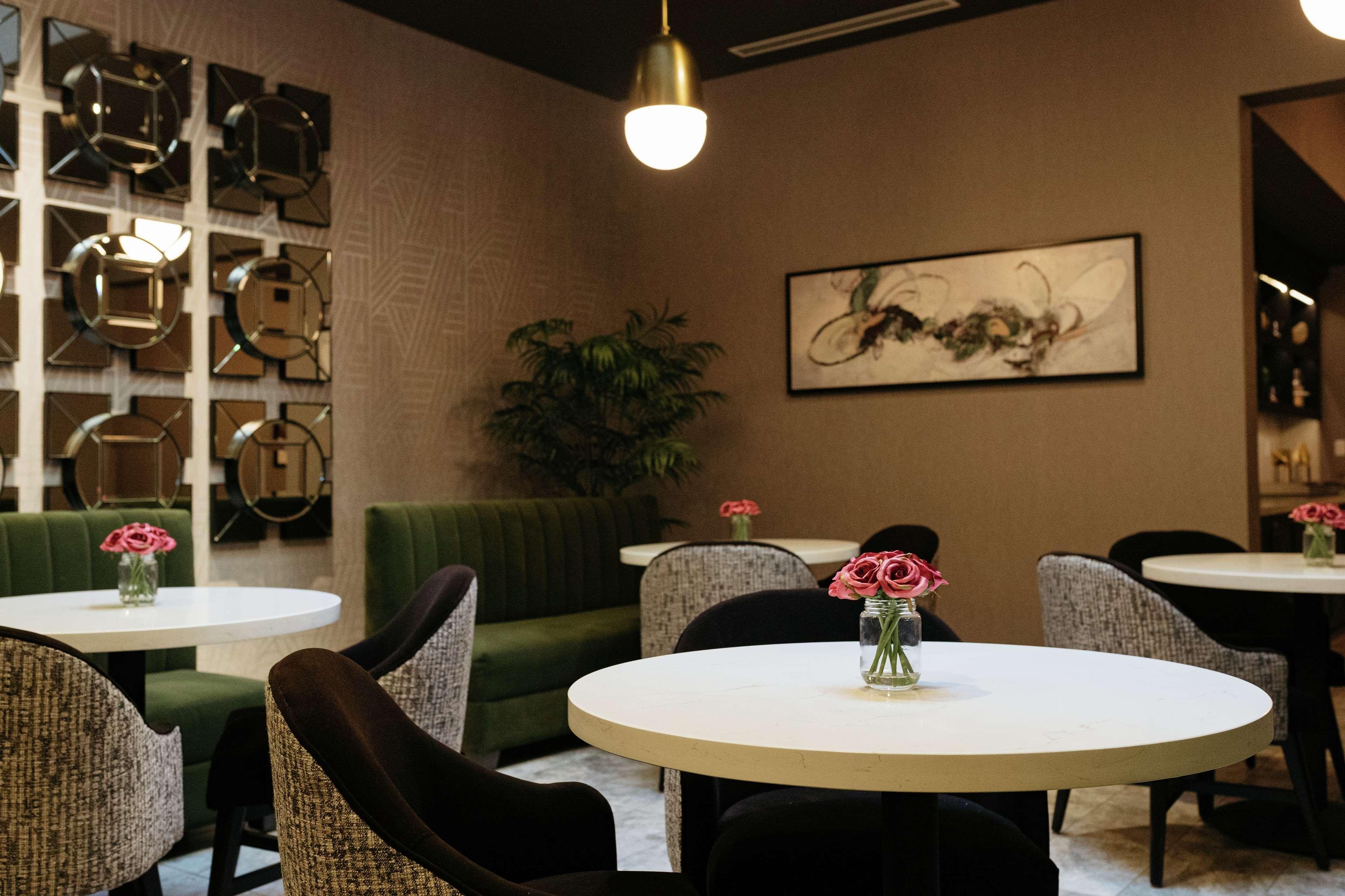 The Axis Moline Hotel, Tapestry Collection By Hilton Exterior photo
