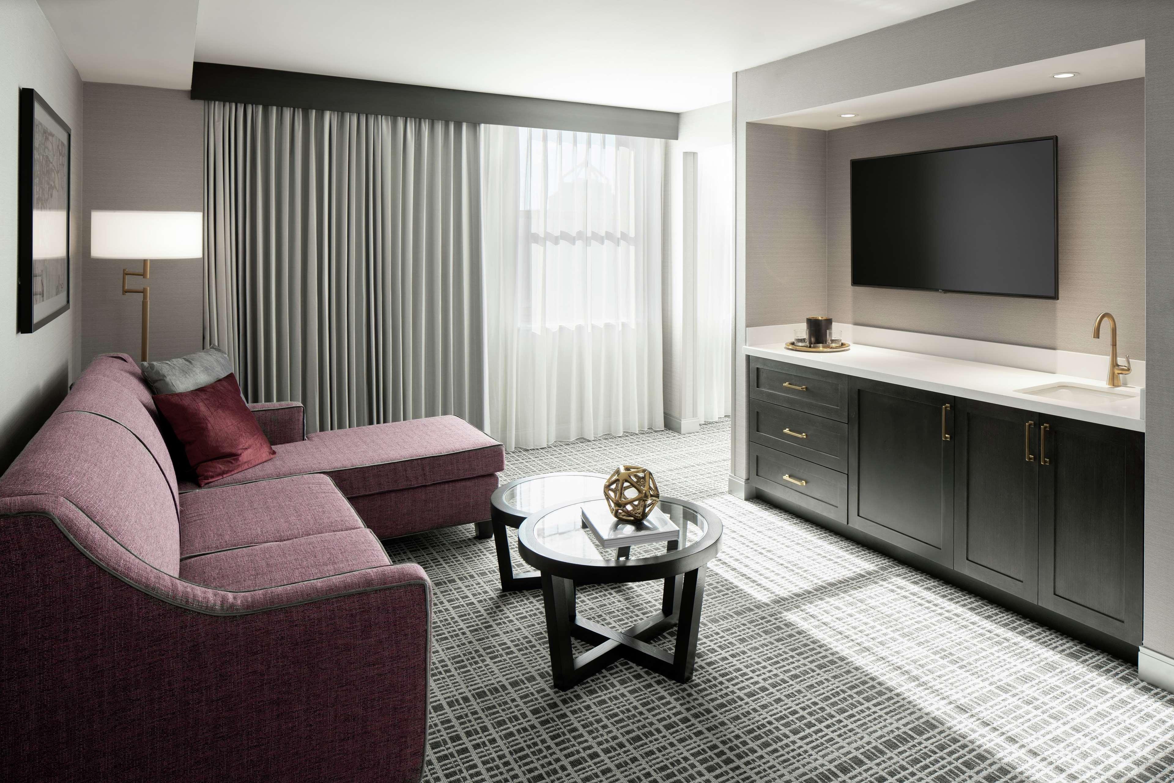 The Axis Moline Hotel, Tapestry Collection By Hilton Exterior photo