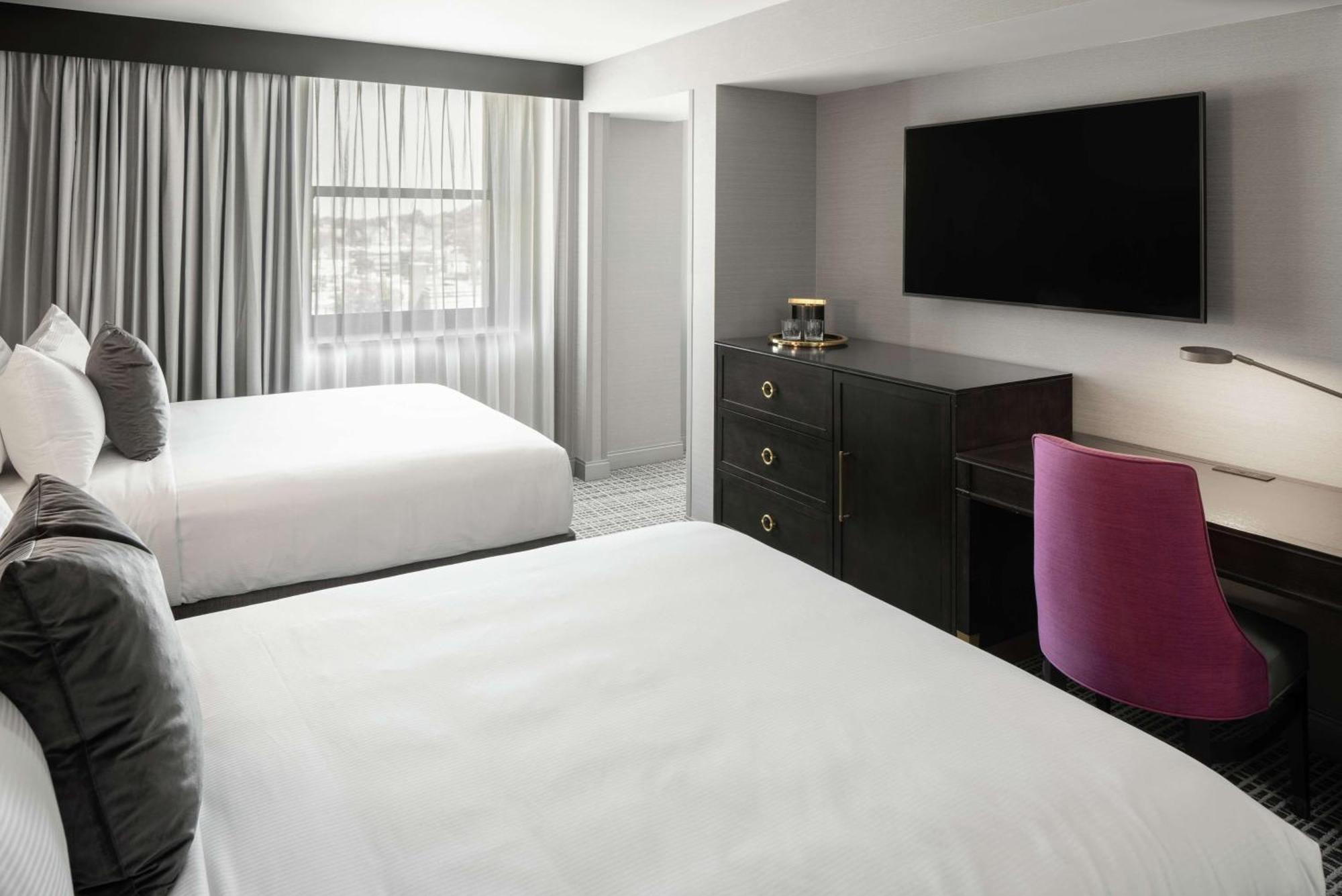 The Axis Moline Hotel, Tapestry Collection By Hilton Exterior photo