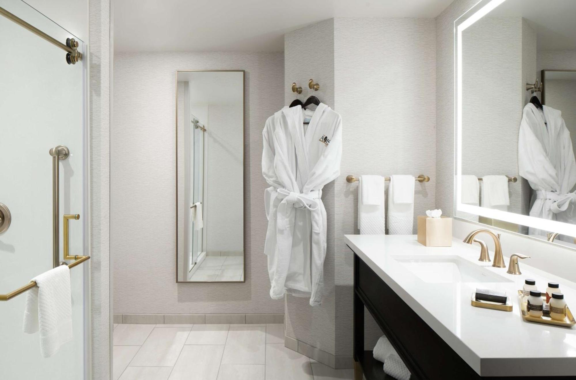 The Axis Moline Hotel, Tapestry Collection By Hilton Exterior photo